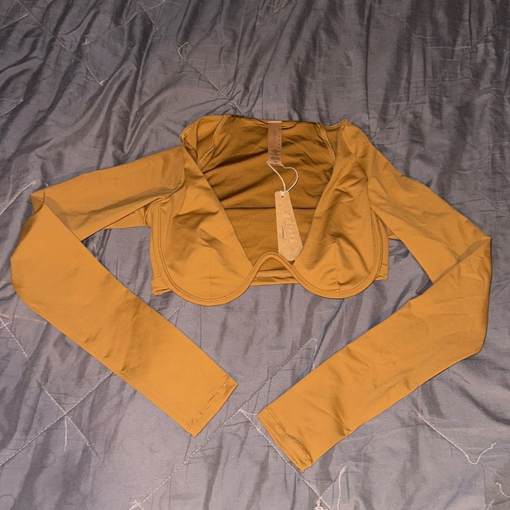 SKIMS UNDERWIRE LONG SLEEVE SWIM TOP